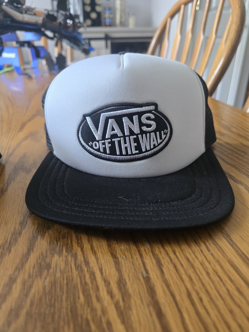 Vans 'Off The Wall' Black & White Trucker Hat